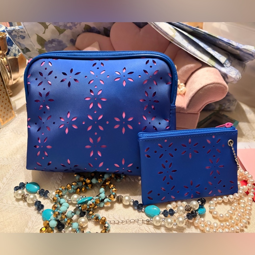 Vintage Clinique Limited Edition Blue and Pink Floral Cutout Bag Set